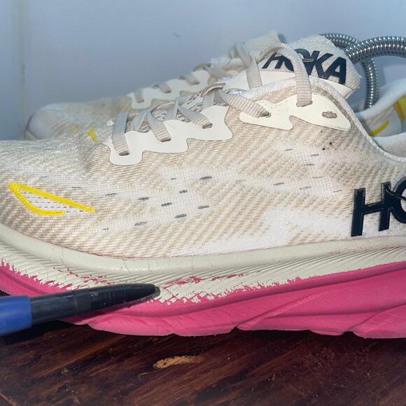 Hoka One One Mens Clifton 9 1127896 EBDB Cream Running Shoes Sneakers Size 7 D